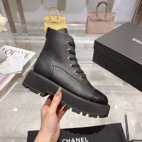 短靴 、单鞋 顶级品质 原版1:1 Chanel 香奈儿 秋冬新品厚底马丁短靴 原版定制字母logo 鞋头双c电绣 无论细节及做工都力求做到和正品零距离 材料