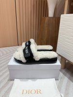 24Ss新款dio*毛毛鞋橡胶厚底魔术贴毛拖鞋 这款 Dio R Evolution 毛拖是二零二四秋冬季成衣系列的新款单品，来自 Dio*Eviera 限定系