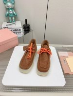 出厂毛里 绒里 高版本 Miu Miu24秋冬新款厚底高帮鞋低调简约的设计拥有了不受限的百搭谁穿谁好看的小白鞋，倘若你也是miumiu的粉丝，那么今年夏天又怎能