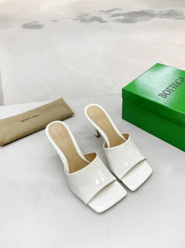 Bottega Veneta实拍新款高跟凉拖 7色 35到42现货。出厂价，橡胶底 ，真皮底190