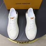品牌：Lv路易威登 标准码：男码38 44 45可以定做 等级：官网同款 材料：原版牛皮拼接 羊皮内里 原版发泡耐磨柔软大底 款式类别：休闲运动版 年轻时尚 欧