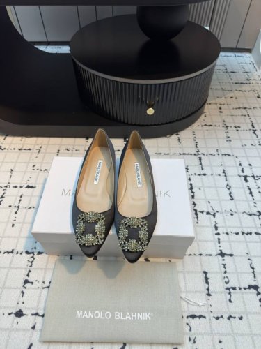 代购级别 市场唯一对版Manolo Blahnik 万年不败的经典款 重金购买三个原版购入 一系列四种跟高1:1复刻定制 做到零差距。试脚 调楦 定制一年有余，