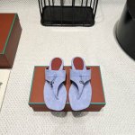 出厂:350《独家顶级版本》 lor*Pian*25Vs春夏爆凉拖系列…… 【复古平底凉拖】 复古女巫平底鞋 极简主义风格，复古又级！ 简约又大气，属于非常耐看