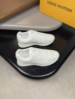louis Vuitton 路易威登 -高端品质 原单休闲运动鞋 -鞋面：原版纳帕小牛皮、摔纹牛皮、品牌图腾皮料 -内里：水染牛皮 -大底：Tpr.橡胶 双色成