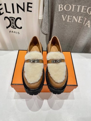 高版本出厂 Hermes 爱马仕 24Ss New Arrival～ H家2024新款厚底kelly扣乐福鞋 鞋型很好看，见到到极致的造型，搭配kelly的点缀