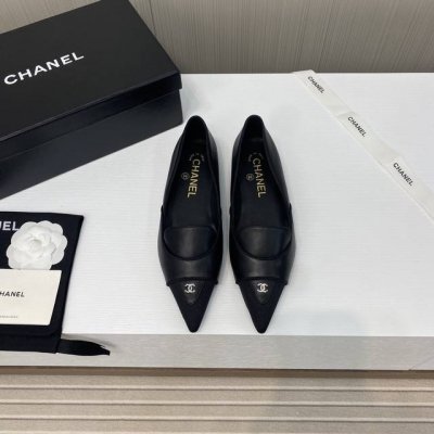 出厂价 Chanel2024早春香奈儿 拼色后空凉鞋 7.5跟高 大爆款，每期经典款都被抢光，超级柔软，上脚无敌柔软舒适，今年衣橱的top31肯定属它了！上脚美