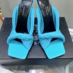最高版出厂 Ss Versace 范思哲 年春夏系列高跟凉鞋 纯手工编织的交叉工艺。简约干练的版型 外观非常超现实。设计结合了经典和休闲风格，鲜艳的颜色和自由的