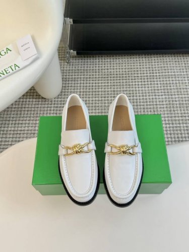 Bottega Venet* 早秋新品 顶级版本 早秋新品 标志性金属质感绳结 老钱风拿捏的妥妥的 鞋面进口小牛皮 内里进口棉羊皮 垫脚进口小牛皮 进口真皮大底