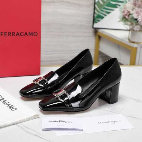 顶级版本 Ferragamo菲拉格慕2024春夏新款经典F扣深口女鞋 SF标志中跟单鞋 糖果色方头百搭小皮鞋 市面顶级版本 材质：牛皮 漆皮 内里：羊皮 跟高：