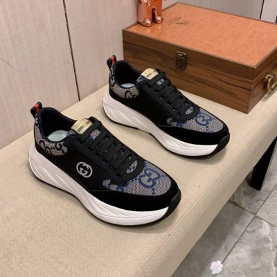 新款: 厂价: 古奇gucci* 最新爆款休闲鞋，顶端品牌奢侈～代购，顶级～质量。鞋面選用进口透气牛皮搭配材质透气羊皮垫脚 精细做工。原版个性时尚柔软橡膠耐磨防