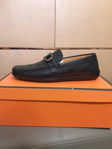 工厂价 菲拉格幕 Ferragamo 新款男士豆豆鞋高品质做工精细，高端奢华鞋面采用进口意大利压纹牛皮，真皮内里橡胶耐磨防滑大底，穿着透气舒适高品味男士首选码数
