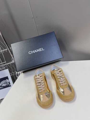 香奈儿chanel Tennis系列德训鞋 秋冬最新走秀款 超多网红明星种草 绵羊皮材质、超软糯，脚感满分 鞋型秀气精致非常修脚，很chill很百搭！超有格调！