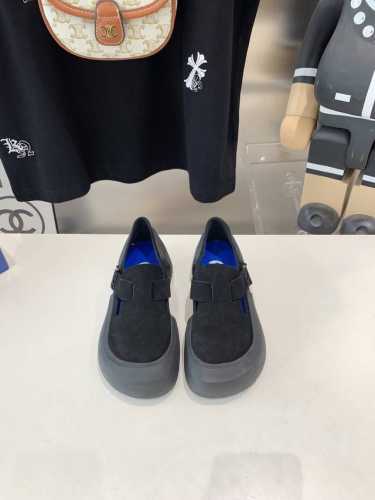 出厂价 小众潮牌birkenstock24春夏博肯一脚蹬懒人乐福鞋！这系列单鞋刚出就心动了 代购找很久才买到货，真的一鞋难求，真的超级好看，姐妹们给我冲 超好穿