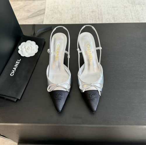 Chanel 24Ss 春夏新款 珍珠手工坊系列 真丝秋鞋 小尖头 可爱指数十颗星 精致珍珠装饰鞋面 深肉粉色 脚感超舒服 面料：进口绵羊皮 意大利真皮大底 S