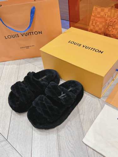 平底 厚底 Lv 2024 新款 毛毛拖 羊羔毛菱格纹 金属logo 毛拖鞋 巨舒服！ 码数：35-41 编号488-5