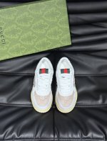 Gucc* Re系列情侣款织带皮革运动鞋，作为sabato De Sarno为gucci打造的首款运动鞋，Re-Web系列焕新演绎品牌经典条纹，以大胆不羁的别致