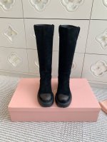 短靴牛京 牛皮 Miumiu缪缪2024新品擦色做旧复古骑士靴 长靴 顶级品质 超级显腿细，做旧感美拉德色系十足 定制进口牛京 擦色牛皮 牛皮内里 原版开模发泡