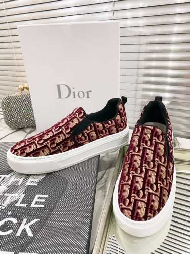 DIOR 20fw厚底天鹅绒刺绣一脚蹬官方名字：dior solar便鞋鞋面天鹅材质，通体D家oblique老花刺绣！深色系，轻松融入秋冬look，巨百搭！天鹅