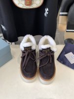 出厂价 Prada 普拉达24秋冬新款△三角标厚底靴 系带雪地靴 双色擦色牛绒真羊羔毛 真皮沿条 双色tpu大底 Size：35-39 40 41定做不退换