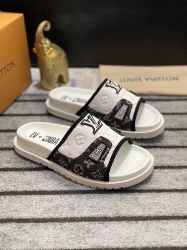 Loui* Vuitto* 顶级原单 Lv Size：38-44 45定制 Th 路易威登~奢品拖鞋，路易威登新款压花拖鞋火爆上市，凹凸花型看上去很软糯超级百搭