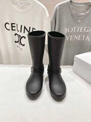 高版本出厂 Celine 赛琳24Ss夏季网红明星爆款雨靴系列 入手一款本季颜值爆表雨靴，国内专柜个位数限量，不是vic完全是拿不到的，我真是太幸运了，真是大爱