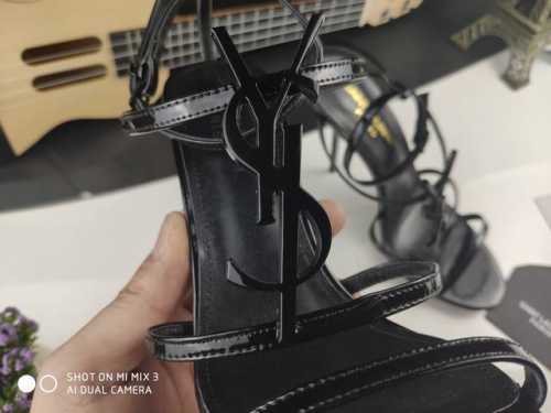 真皮底 Saint Laurent 圣罗兰、一字带凉鞋早春专柜同步最新款、YSL、Logo字母扣装饰经典上乘美艳力作 专柜最火春夏系列 兼备气质 时尚 经典耐看
