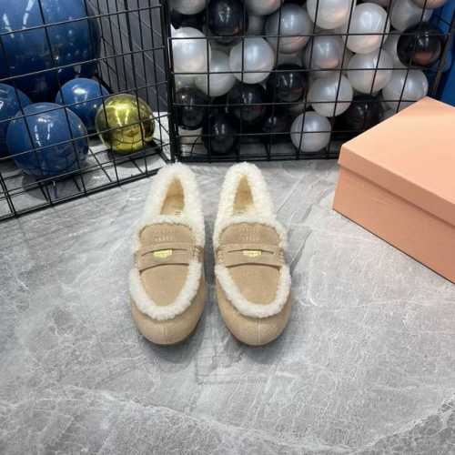 高版出 Miumiu 缪缪 Ss秋冬新款 钱币驾车鞋加毛乐福鞋毛毛鞋 这款永不过时的反绒皮驾车鞋饰有硬币与压花miu徽标，彰显别具一格的经典格调。鞋头盖点缀皮革