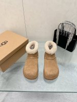 工厂价： Ugg 真皮真毛 今年真的鲨疯了 Ugg短靴系列 短靴韩版复古软fufu雪地靴 皮毛一体 选用优质的材料，内里垫脚羊毛确保毛靴的保暖性和耐久性 靴筒精