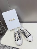 Dior迪奥春夏最新走秀款休闲厚底布鞋 专柜一鞋难求 金智秀同款超多网红明星种草 上脚炒鸡百搭、太古汇正品购入开发 高端定制鞋面材料、3D电绣纹立体布面，牛皮内