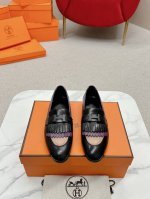 Herme‘C，全网独家纯手工制作，私人高端定制，经典手工坊～～大货实拍 Royal乐福鞋，非常的经典，百搭，简约，拼色设计，上脚非常的修脚，公认的舒适度爆表。