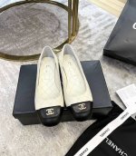橙子出厂价 Chanel 香奈儿新款 绣线菱格平底单鞋 把迷你包包放在鞋头，造型新颖别致，且毫无违和感！ 码数：35-41