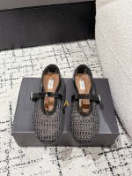350 alaia 阿莱亚 25/ 春夏 最新 复古草编 芭蕾舞鞋 只忠于展现女性身体曲线的裁剪之王 始创于1979年的品牌Alaia 一直主售时装感十足的型格