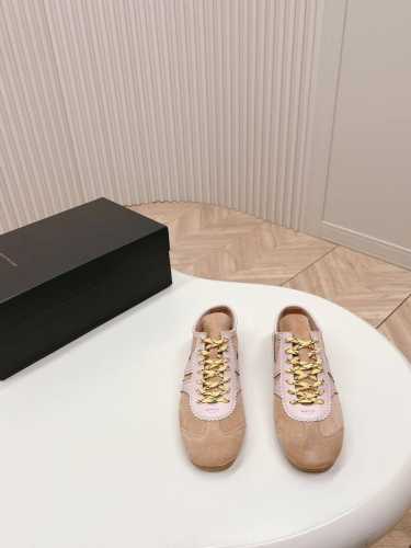 出厂 ，Dries Van Noten Dvn 复古德训鞋 情侣款 Dries Van Noten 2024春夏系列 设计师通过改造、扭曲和颠覆经典元素，打造出