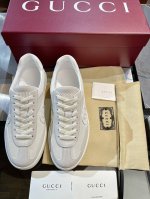 Gucci古驰互扣式双g运动鞋 Size；36~40.39~44 34.35.45.46可定制 作为gucci Lido系列的一部分， 这件单品从意大利海岸的夏