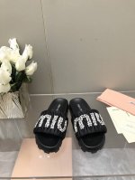 2025-水台款 真皮大底款 Miu Mi*2025春夏新品重工满钻拖鞋百搭时髦单品！集低调奢华的一字潮拖～随意搭配怎么穿都好看鞋面 内里 垫脚 进口真丝 羊皮