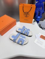 橙子出厂价 Hermes 爱马仕秋冬新款 毛毛拖鞋 魔术贴二舅拖 火爆全网！魔术贴可调节 松紧 贴合脚部 更加舒适 不挑脚型！穿起来的脚感软度舒适透气，鞋面包裹