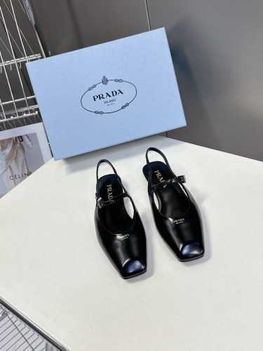 Prada 普拉达春夏新款绝美方头跟鞋 时尚界久违的极简之美 经典时尚配色 毫不费力的优雅风来袭 时髦 精致 绝美 包头方头 开边珠外穿时尚气质简约新款日常拖鞋
