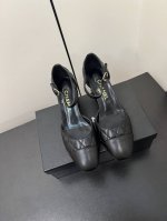 Chanel小香 25Ss 早春新款 菱格纹粗跟玛丽珍单鞋，复古法式优雅感，高级感十足 香奶奶菱格中空玛丽珍凉鞋，最近很火的一双凉鞋！露脚设计直接拉长腿型！很显