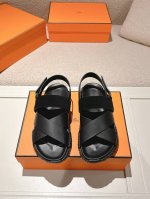 hermes 顶级版本# 爱马仕二舅拖 交叉拖 凉鞋 原版购入开发做货 镂孔柔软小牛皮运动鞋，配有鞋底，饰有经典Medor铆钉，打造舒适休闲风格 配送专柜精美包