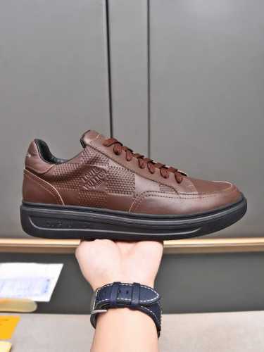 2024上新louis Vuitton 路登易威 Lv鞋面 Lv 进口头层牛皮压花内里进口羊皮内里 防滑耐磨大底。每一位男士的身份衬托，上脚大气稳重不管风吹雨打