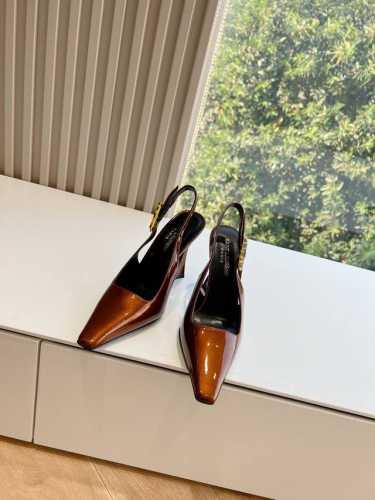 冲量价 顶级品质saint Laurent 圣罗兰lee金属钻链条高跟鞋 Ysl姐姐的美丽尤物高跟鞋 又是人间圣罗兰 Rose同款的小方头 高跟鞋化很好修饰脚型