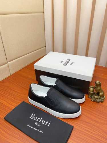 实价： BERLUT* 布鲁提 新款出货 Shadow皮革运动鞋 双色高密度反绒皮拼接制成 鞋舌处饰logo徽标 鞋后跟品牌logo字母织带 以及鞋口处的电绣l