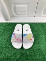 工厂价 Louis Vuiton 路易威登情侣拖鞋，原版1.1订做，专柜经典款。 鞋身高温附带logo，大底专柜附带logo ，任何细节都不错过 这款拖鞋专柜特