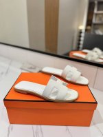 出厂价： Hermes爱马仕H家最经典永不过时高品质追求完美做工细节上脚舒适度材质面料：手掌纹牛皮材质内里：混种羊皮材质垫脚：混种羊皮材质大底：意大利真皮拉真皮
