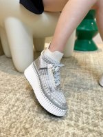 春夏chloe 克洛伊,高帮,Nama Sneaker彩虹系列运动鞋、容祖儿和孙怡宋茜明星同款、原材料是可再生物料制作、全手工缝马克线、肉眼可见皆是手工制造、环