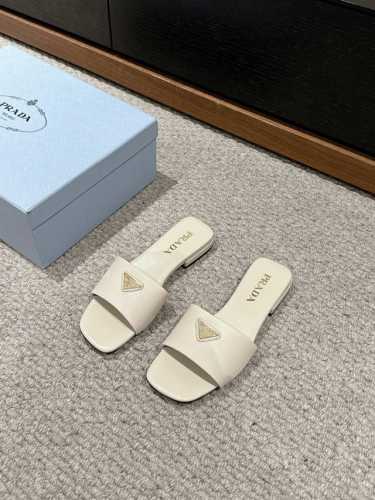 顶级品质 Prada Ss24 New Arrival～ P家2024春夏新品｜三角标拖鞋 鞋面精致 简约大方，兼具优雅与性感 牛皮鞋面 羊皮里垫 意大利真皮大