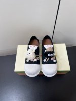 女款 男款 Marni 25Ss 新款情侣款大头鞋 太萌了 Marni 2025春夏新品的Cotton Wave男女同款大头鞋，延续了品牌一贯的简约与时尚风格。