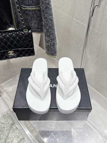 Chanel 香奈儿 25Ss 夏季新款 夹脚人字拖 海滩必备款 Chanel 2025香奈儿最新爆款 夏季夹脚拖鞋 百搭显脚瘦气质款，颜值爆棚的一款拖鞋，任意