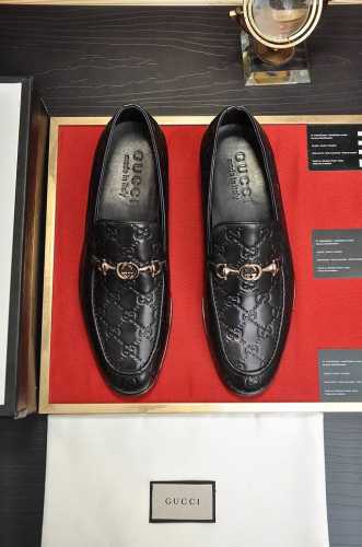 出厂价 意大利顶级奢侈男鞋巨头 Gucci 古奇 全牛皮内里 新款报到原汁原味的欧式风格 赏心悦目为了让鞋子更加耐用不变形制作继续沿用传统做法 但仍然不乏创新皮