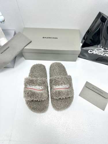 独家发售 巴黎世家秋冬潮品 羊羔毛毛拖 ！ Balenciaga Political Campaign 徽标刺绣！ 欧美名媛 明星 网红girl 大爱款 精致鞋